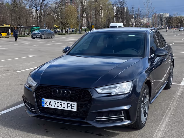 Audi A4 - фото 1