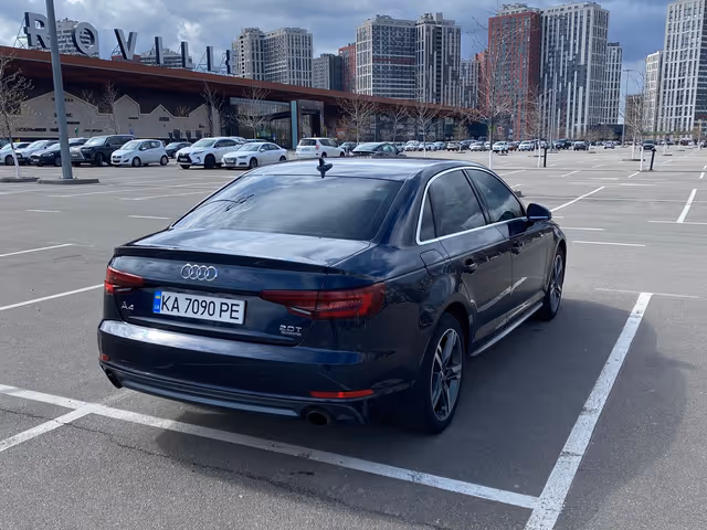 Audi A4 - фото 4