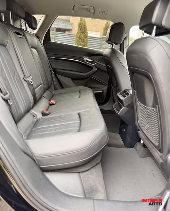 Audi e-tron - фото 11