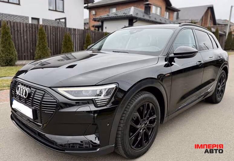 Audi e-tron - фото 1