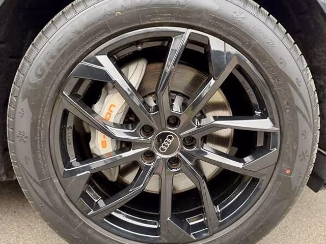 Audi e-tron - фото 5