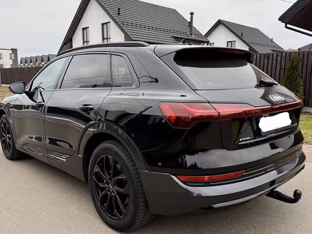 Audi e-tron - фото 3