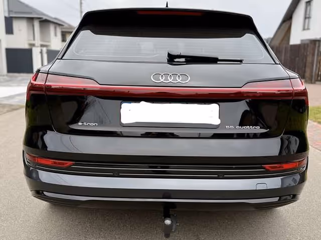 Audi e-tron - фото 4