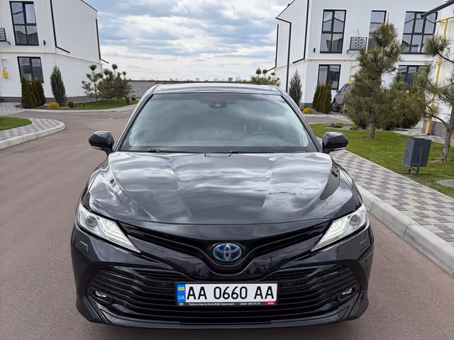 Toyota Camry - фото 2