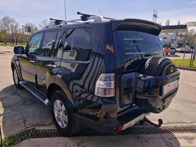 Mitsubishi Pajero - фото 3