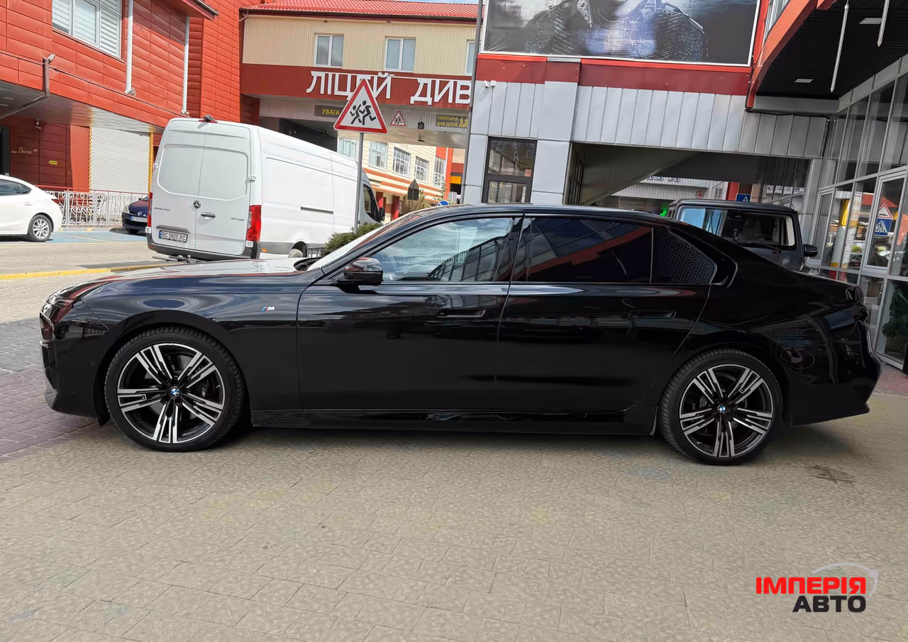 BMW i7 - фото 9