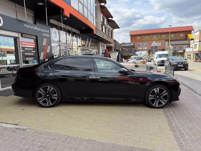BMW i7 - фото 5