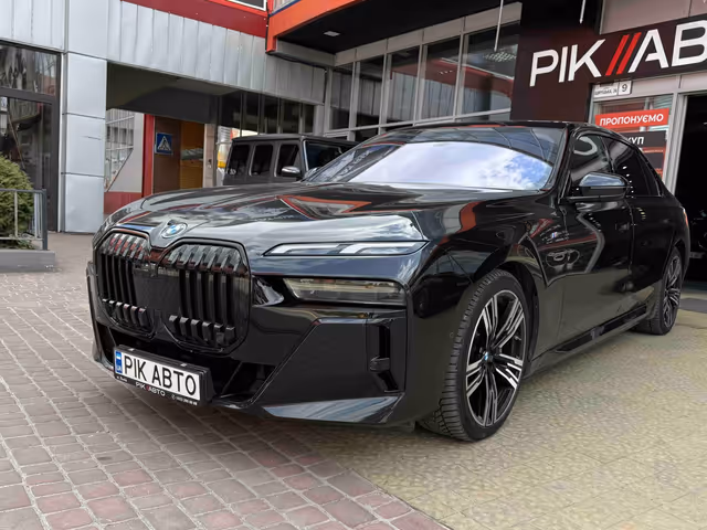 BMW i7 - фото 2