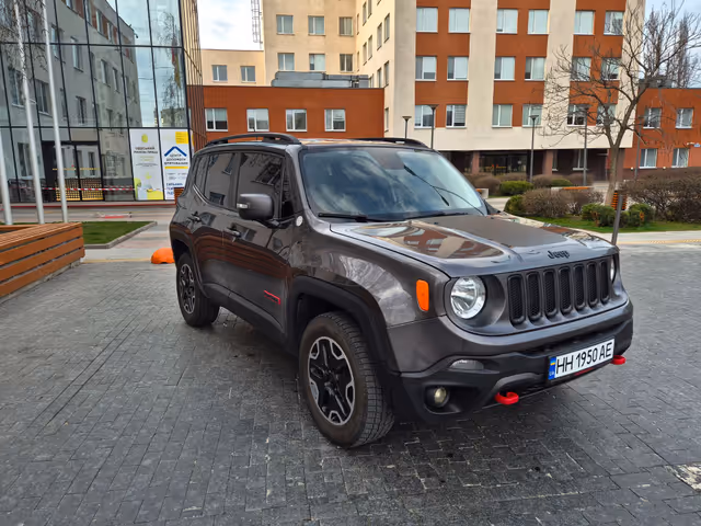 Jeep Renegade - фото 3