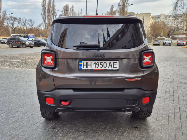 Jeep Renegade - фото 5