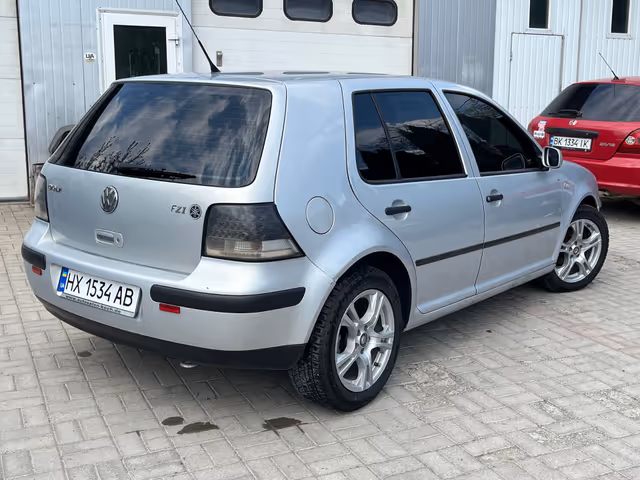 Volkswagen Golf - фото 3