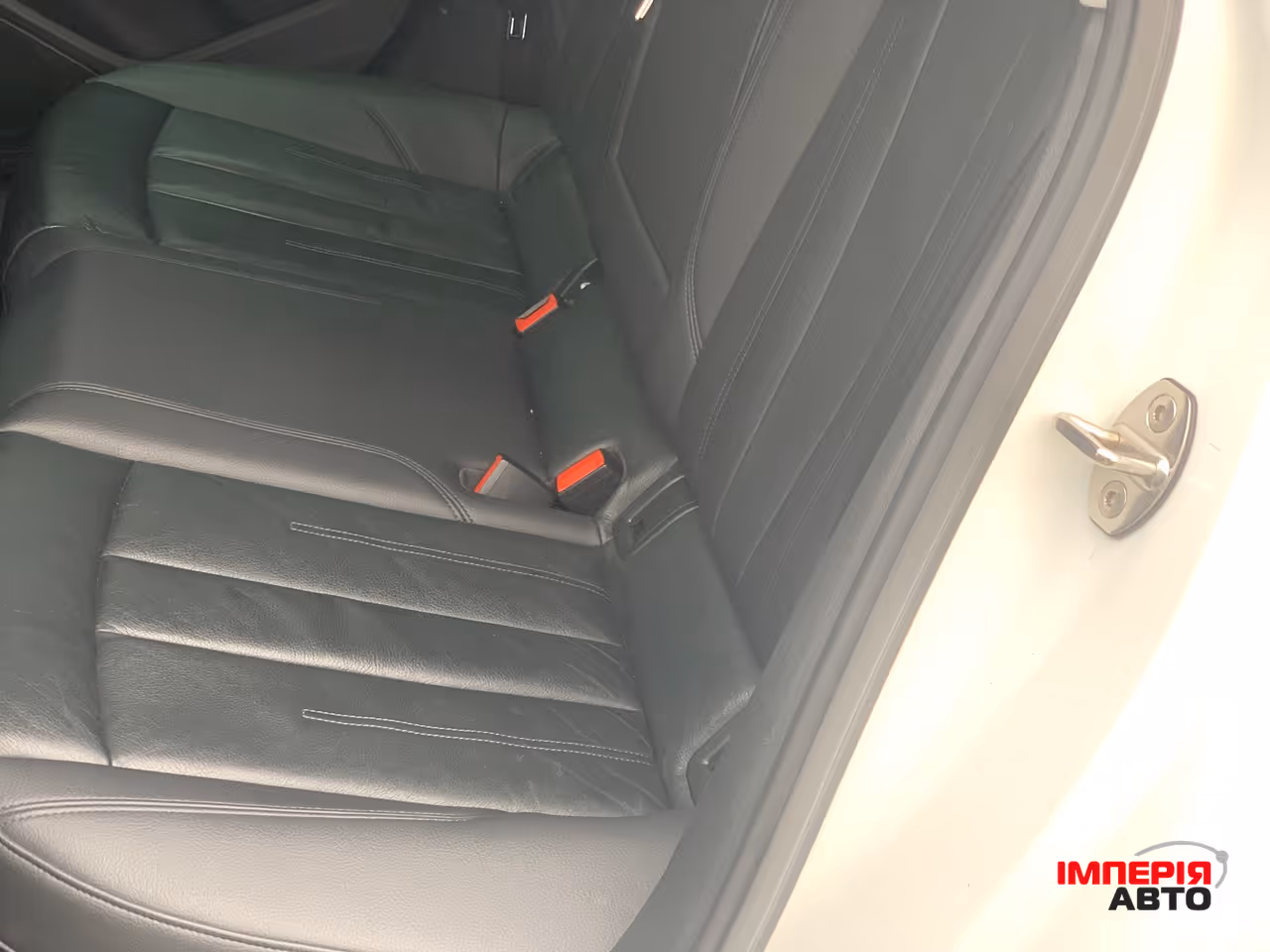 Audi A4 - фото 10