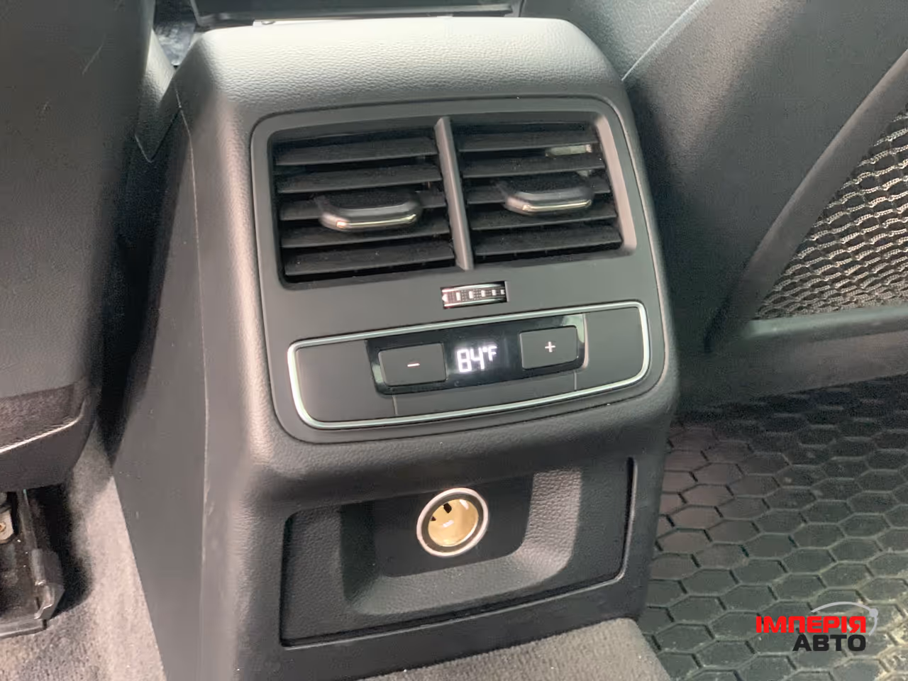 Audi A4 - фото 20