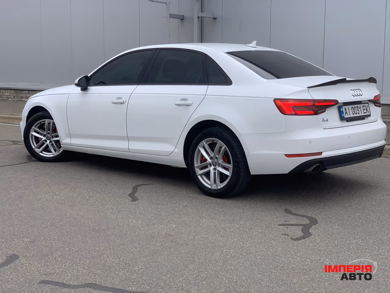Audi A4 - фото 8