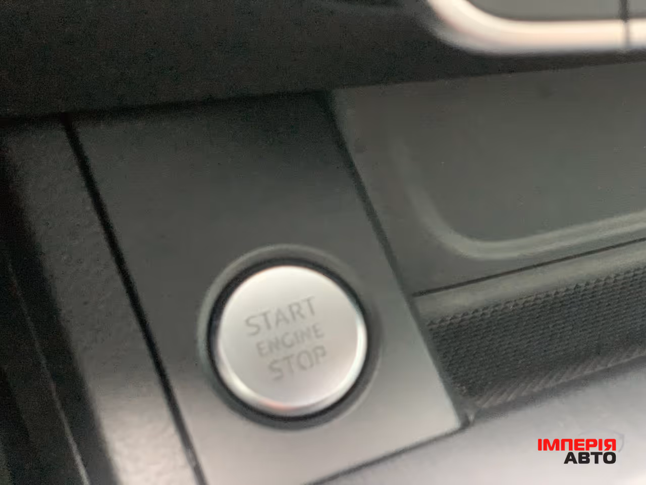 Audi A4 - фото 16