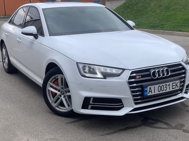 Audi A4 - фото 3