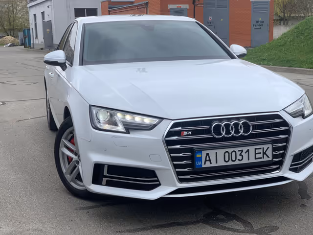 Audi A4 - фото 2
