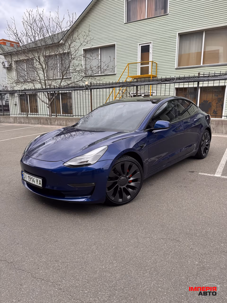 Tesla Model 3 - фото 1