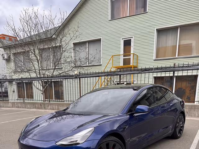 Tesla Model 3 - фото 1