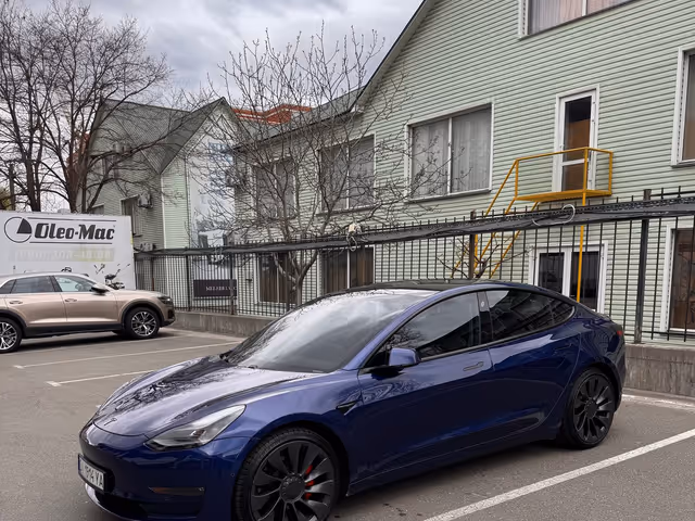Tesla Model 3 - фото 2