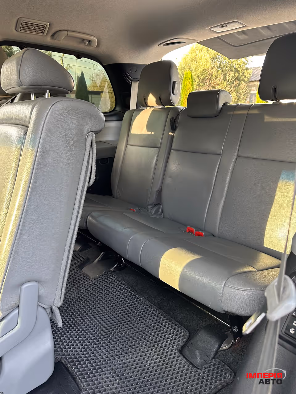 Toyota Sequoia - фото 9