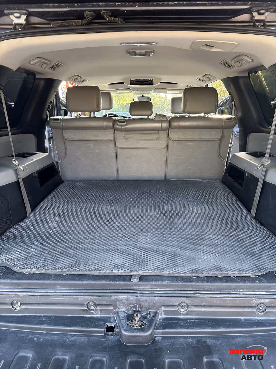 Toyota Sequoia - фото 10