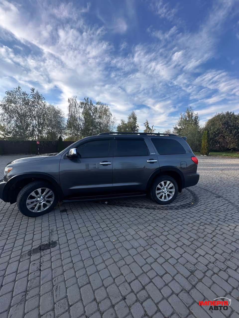 Toyota Sequoia - фото 2