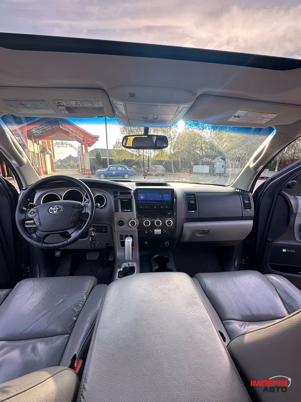 Toyota Sequoia - фото 6