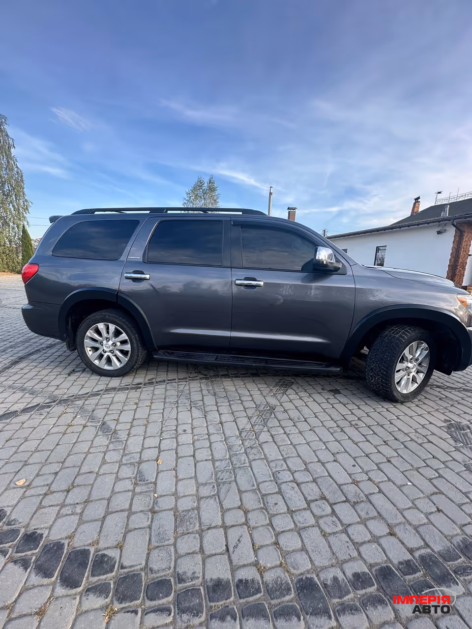 Toyota Sequoia - фото 3