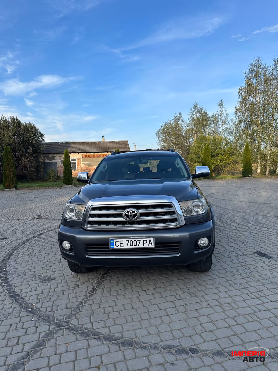 Toyota Sequoia - фото 1