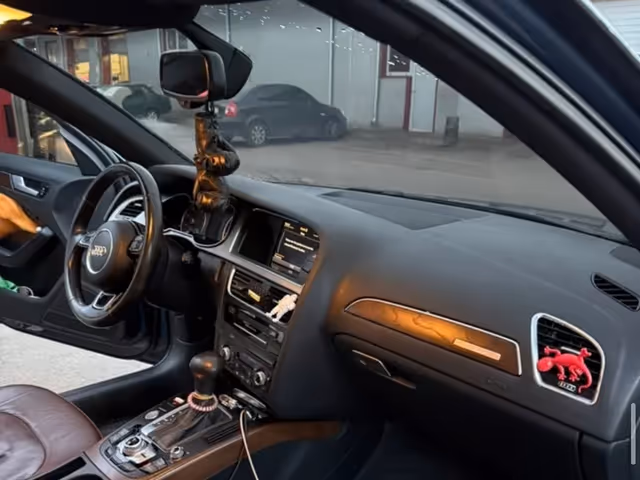 Audi A4 - фото 5