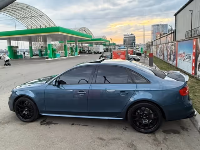 Audi A4 - фото 4