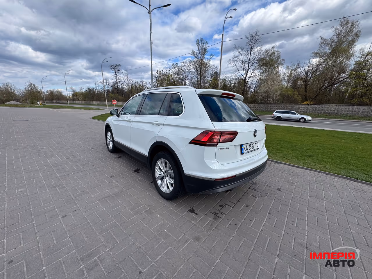 Volkswagen Tiguan - фото 12