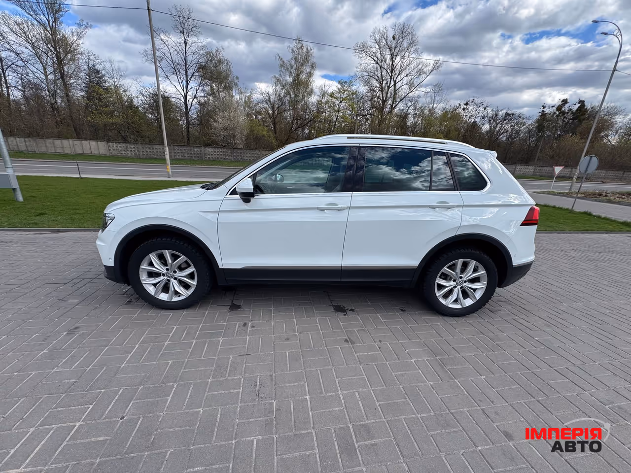 Volkswagen Tiguan - фото 9