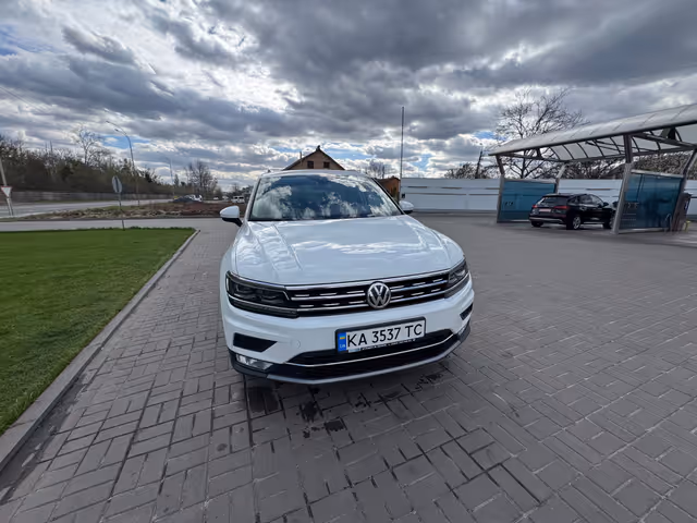 Volkswagen Tiguan - фото 2