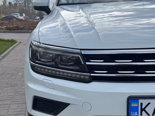 Volkswagen Tiguan - фото 4