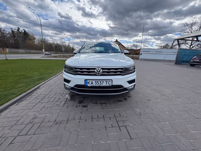 Volkswagen Tiguan - фото 1