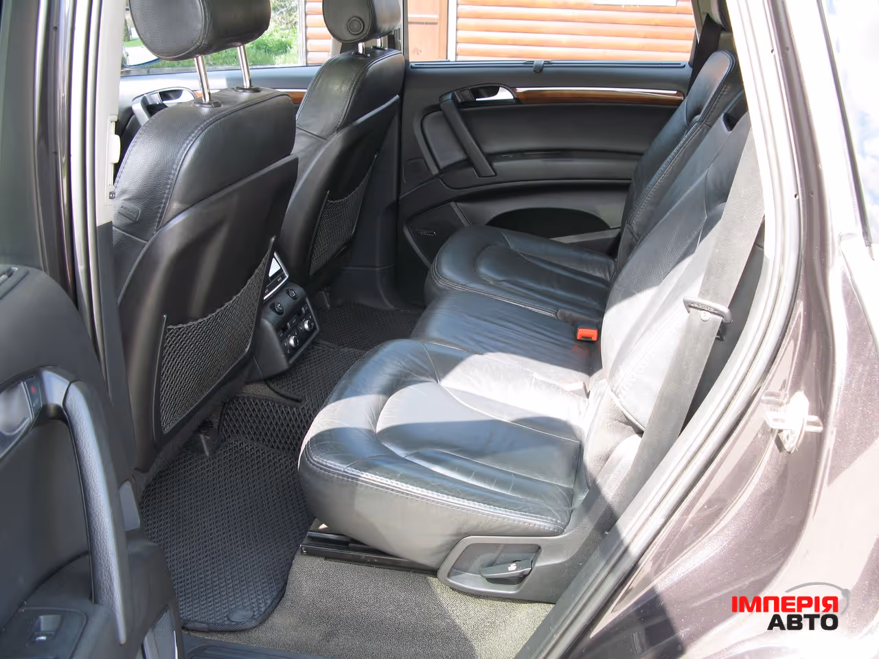 Audi Q7 - фото 8