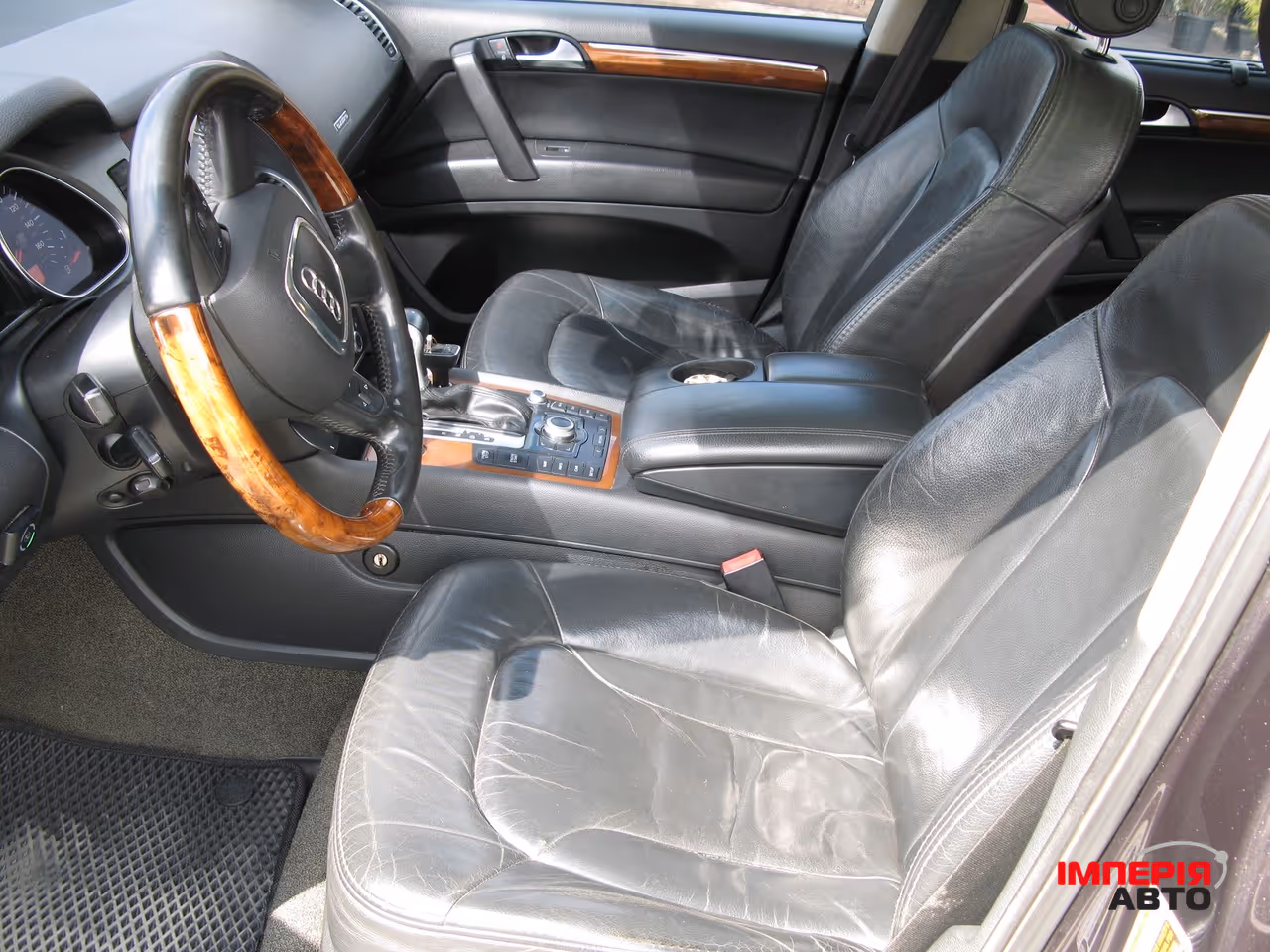 Audi Q7 - фото 7