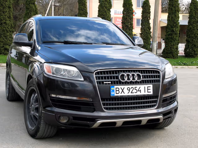 Audi Q7 - фото 1