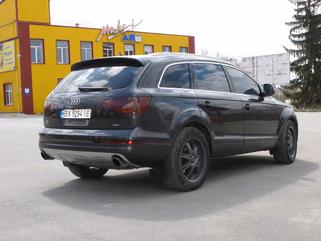 Audi Q7 - фото 5