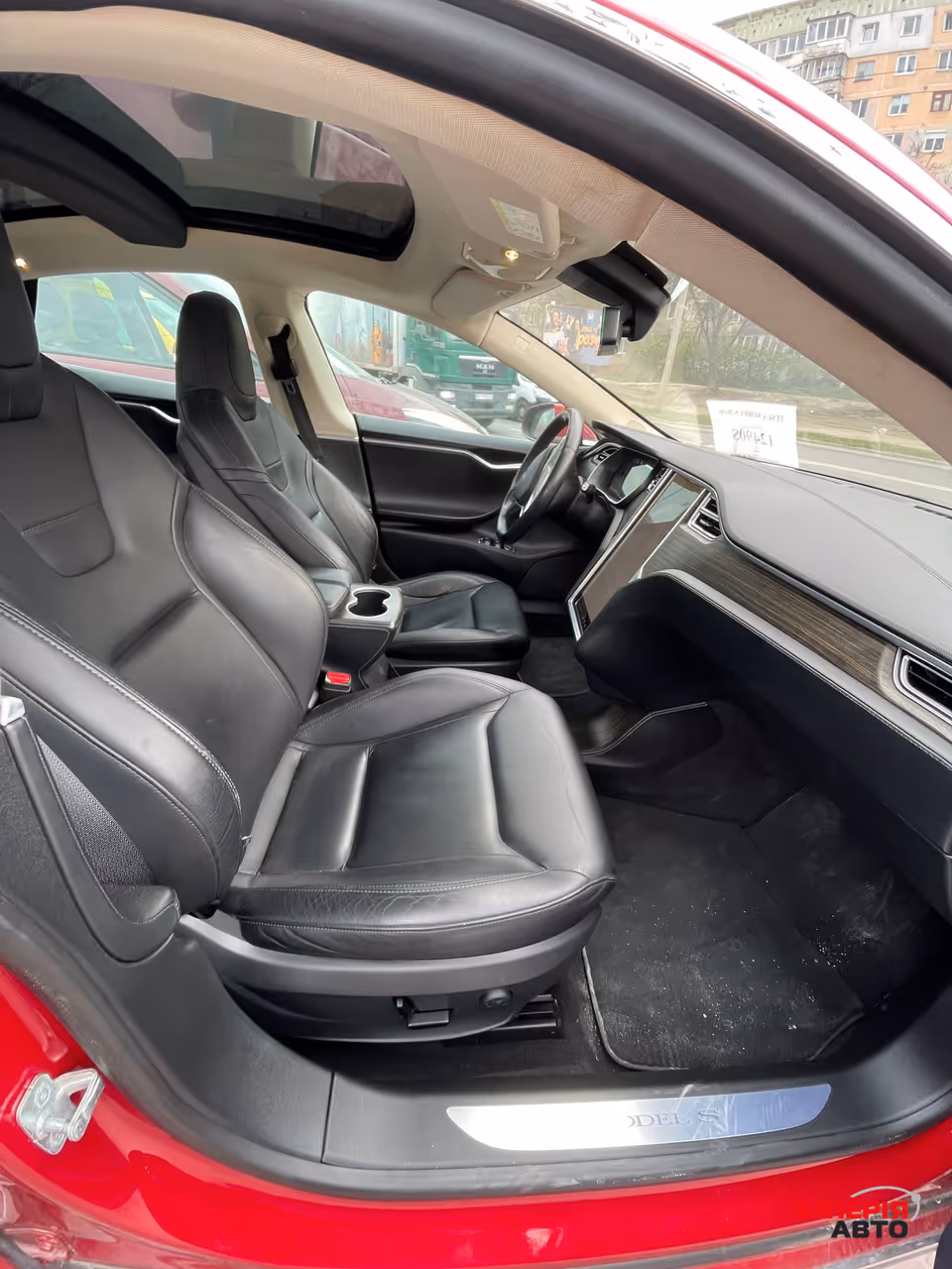 Tesla Model S - фото 7