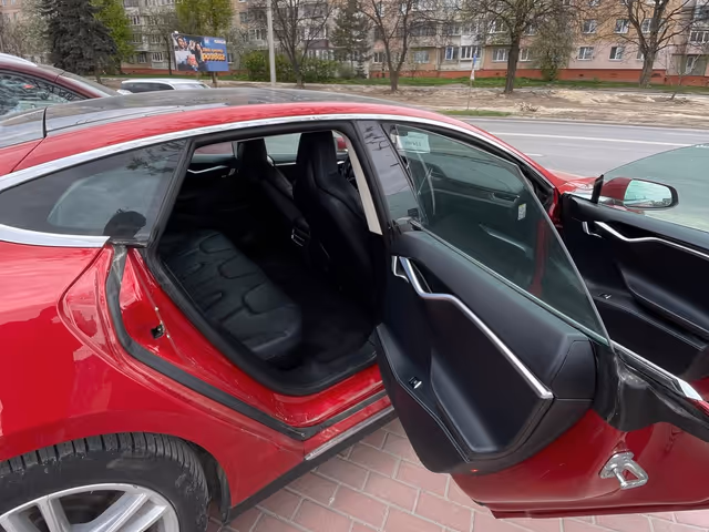 Tesla Model S - фото 5