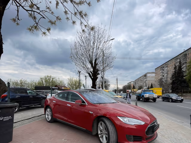 Tesla Model S - фото 3