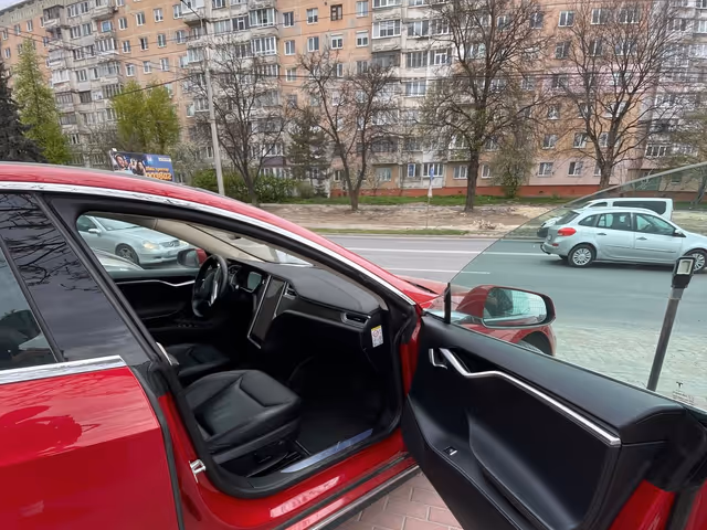 Tesla Model S - фото 4