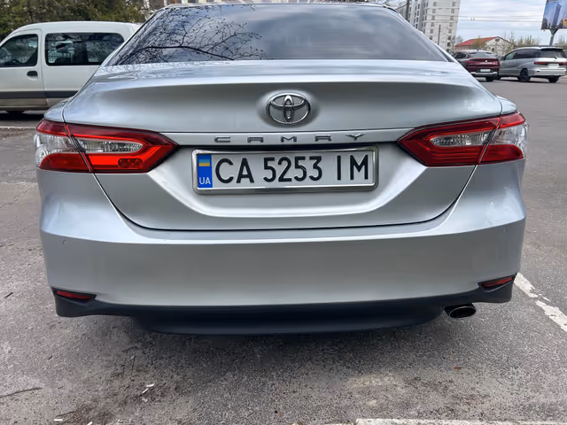 Toyota Camry - фото 5