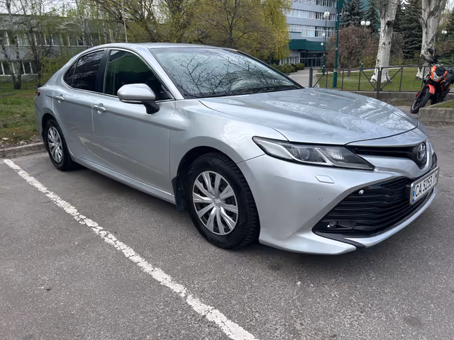 Toyota Camry - фото 2