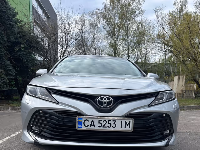 Toyota Camry - фото 3