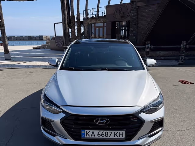 Hyundai Elantra - фото 4