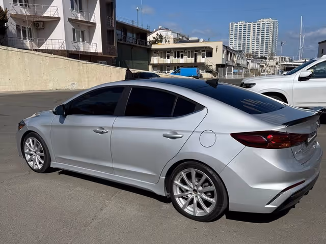 Hyundai Elantra - фото 5